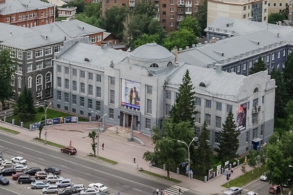 Школьник решил начать самостоятельную жизнь и устроиться на работу в галерею Школьник решил начать самостоятельную жизнь и устроиться на работу в галерею
