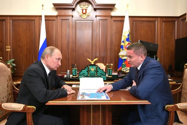 Во время последней встречи с Владимиром Путиным губернатор не стал жаловаться на низкие зарплаты в нарушение распоряжения президента Во время последней встречи с Владимиром Путиным губернатор не стал жаловаться на низкие зарплаты в нарушение распоряжения президента