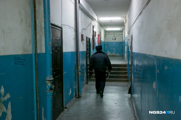 Полицейские задержали шантажиста при получении денег Полицейские задержали шантажиста при получении денег