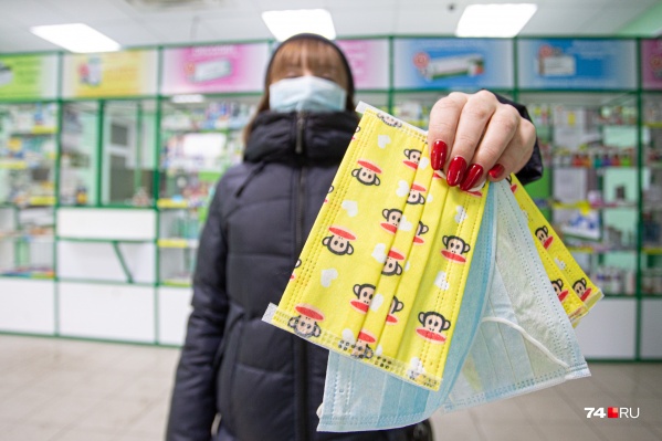 В торговых комплексах и транспорте медики советуют носить маски, чтобы не подхватить инфекцию В торговых комплексах и транспорте медики советуют носить маски, чтобы не подхватить инфекцию