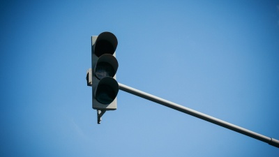 Штраф не помог: на оживлённом перекрёстке в Челябинске месяц не могут починить светофоры