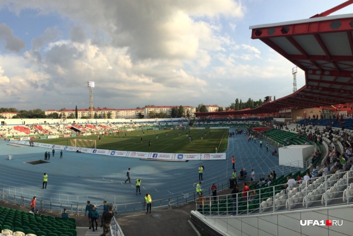 Матч между уфимцами и «Крыльями Советов» прошёл на стадионе «Нефтяник»