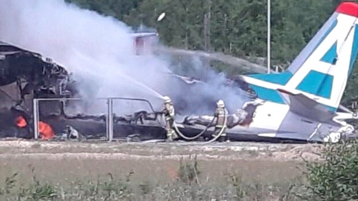В Бурятии самолёт загорелся при посадке, два человека погибли