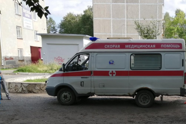 Медики не рискнули выйти из машины и вызвали полицию Медики не рискнули выйти из машины и вызвали полицию