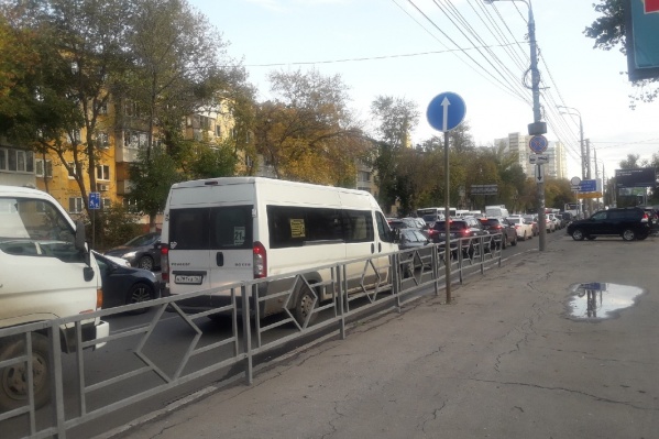 Движение транспорта парализовано Движение транспорта парализовано