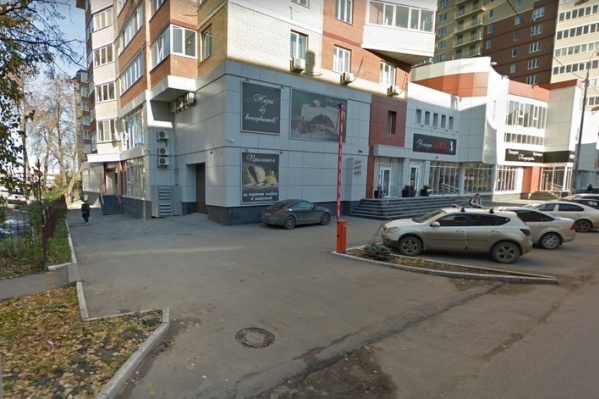 Авария, по словам очевидцев, произошла неподалеку отсюда Авария, по словам очевидцев, произошла неподалеку отсюда 
