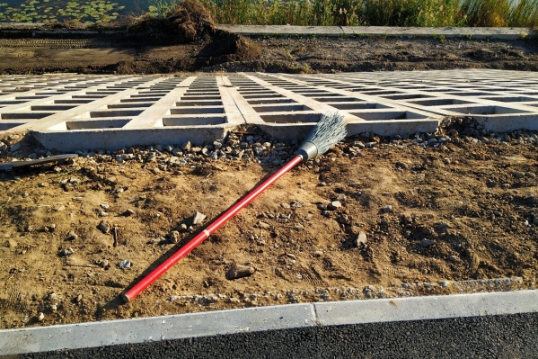 Общегородские субботники проводятся в Кургане дважды в год: весной и осенью Общегородские субботники проводятся в Кургане дважды в год: весной и осенью