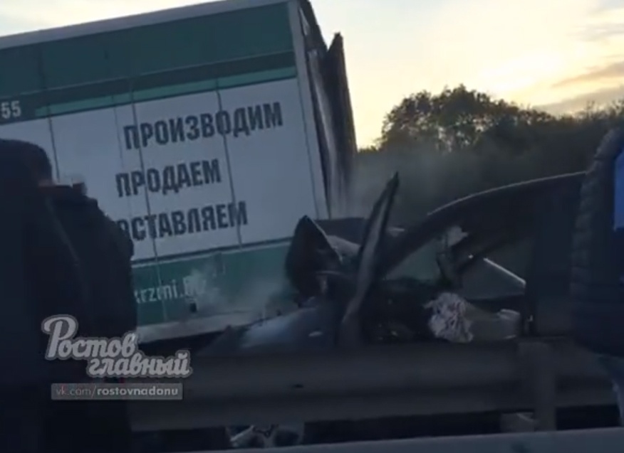 Водитель легковушки вел себя неадекватно: под Ростовом произошло тройное ДТП