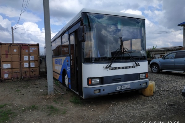 Мобильная библиотека на базе пригородного автобуса выпущена в 2003 году Мобильная библиотека на базе пригородного автобуса выпущена в 2003 году