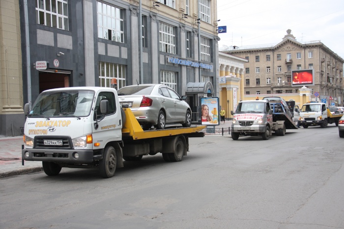 В день инспекторы ГИБДД составляют от 100 до 130 протоколов на нарушителей правил парковки В день инспекторы ГИБДД составляют от 100 до 130 протоколов на нарушителей правил парковки