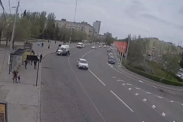 Ранее на коварном изгибе дороги на обочину вылетела белая KIA и сбила студентку Ранее на коварном изгибе дороги на обочину вылетела белая KIA и сбила студентку 