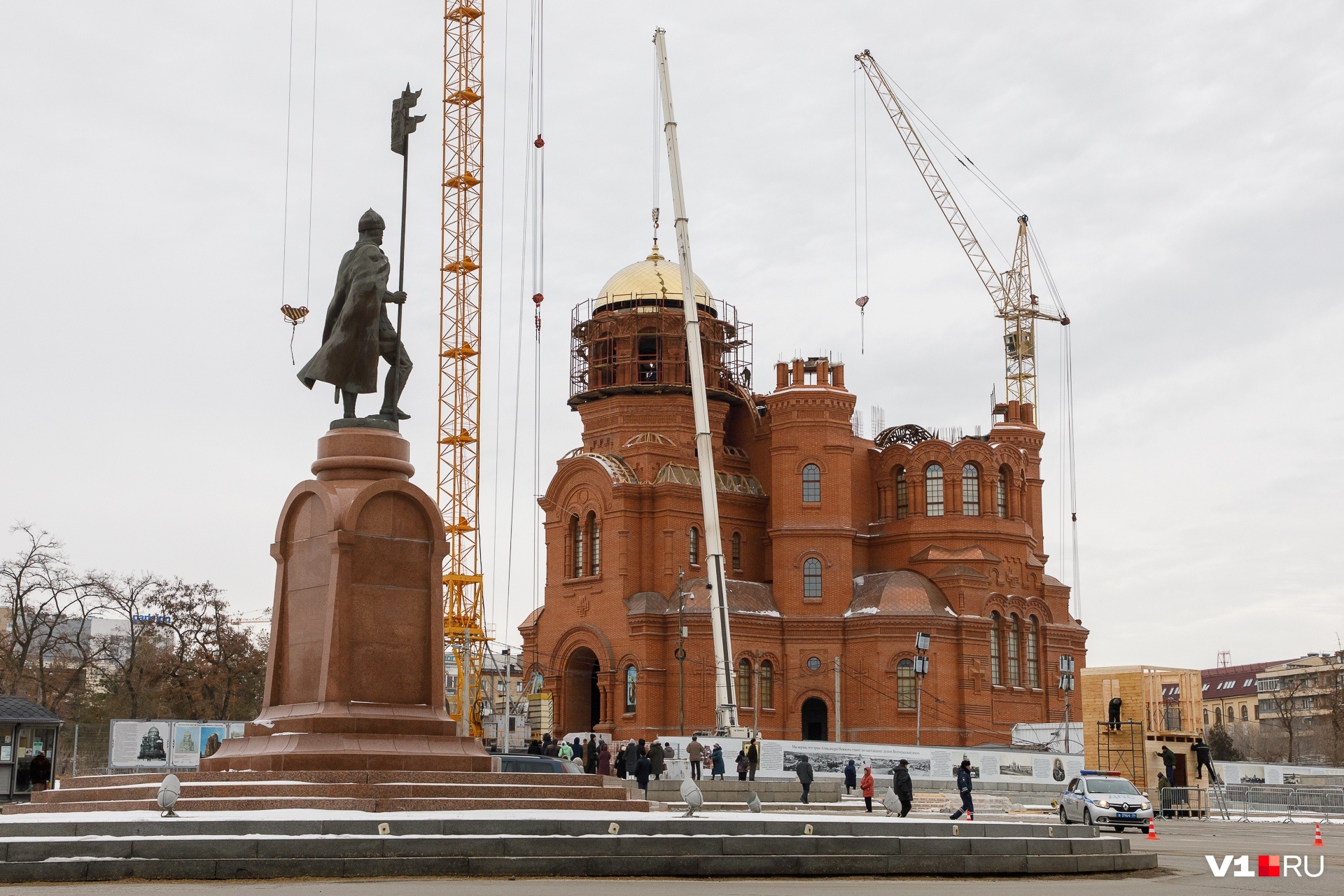 Храм в Волгограде на площади павших борцов