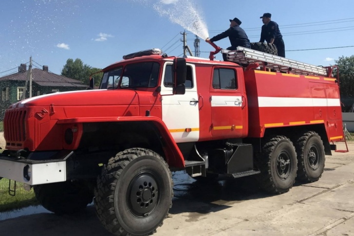 Машины проходимые, полноприводные, рассчитаны на перевозку шести тонн воды Машины проходимые, полноприводные, рассчитаны на перевозку шести тонн воды
