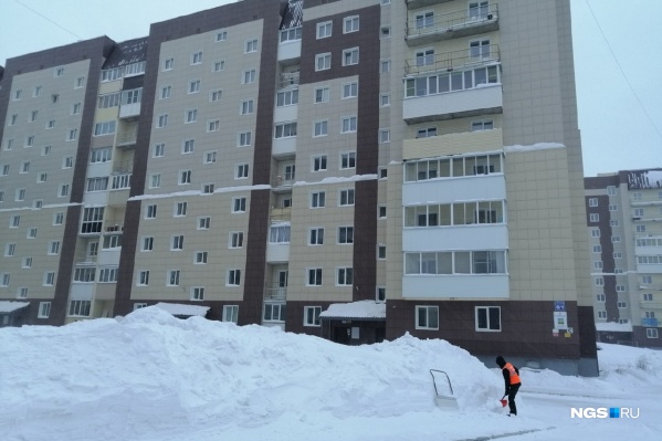 Женщина выпала 16 января из окна восьмого этажа Женщина выпала 16 января из окна восьмого этажа