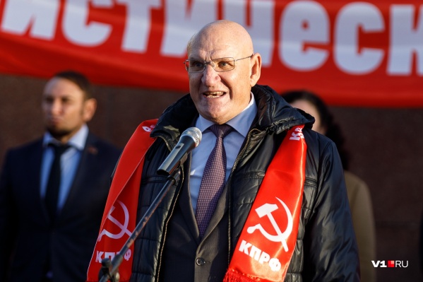 Алексей Буров надеется на поддержку депутатов сделать канун Нового года нерабочим Алексей Буров надеется на поддержку депутатов сделать канун Нового года нерабочим
