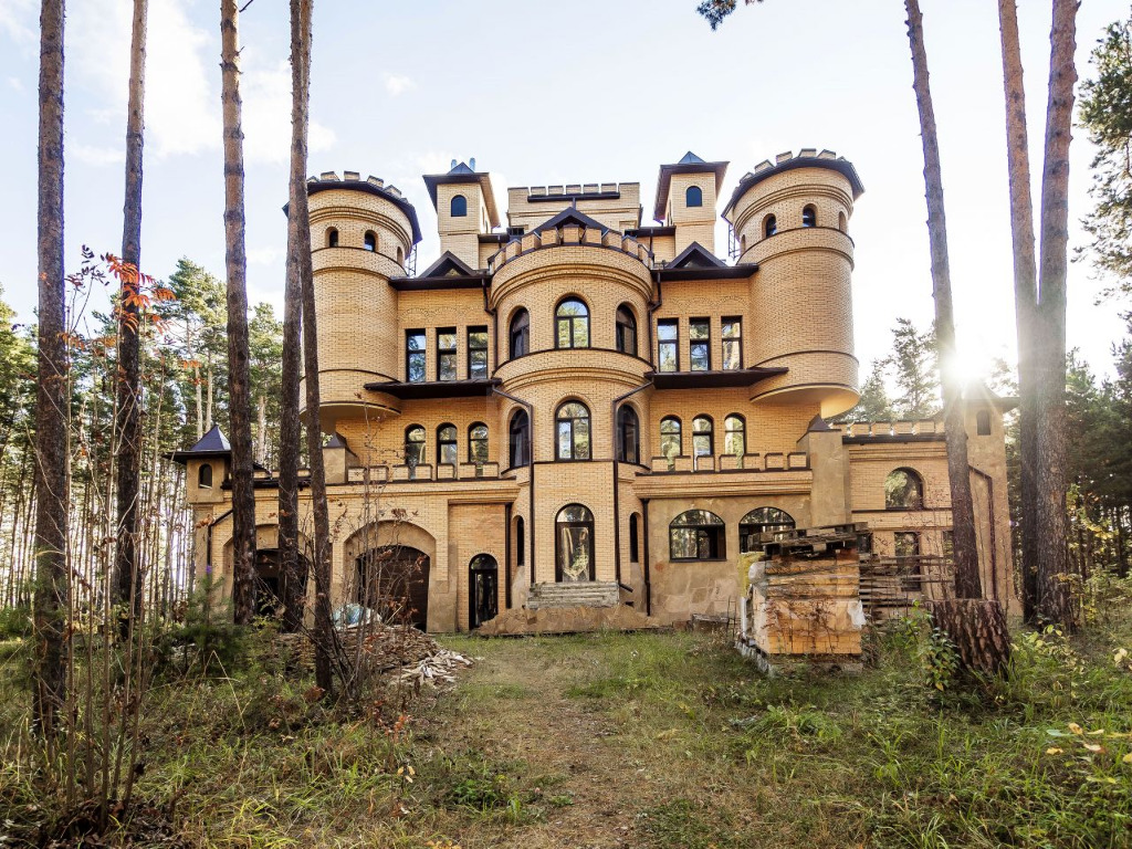 Замок выставили на продажу за 135 миллионов рублей