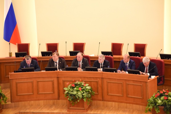 На 60 депутатов закупят 90 сувенирных наборов На 60 депутатов закупят 90 сувенирных наборов