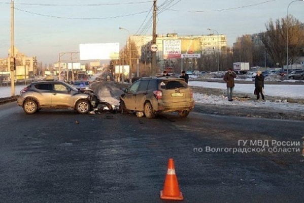 Водители остались целы, а пассажирку Subaru отвезли в больницу Водители остались целы, а пассажирку Subaru отвезли в больницу 