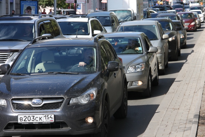 Димитровский мост в отличие от Октябрьского был утром свободен. Фото из архива НГС Димитровский мост в отличие от Октябрьского был утром свободен. Фото из архива НГС