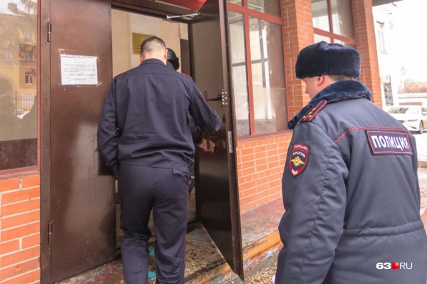 Молодого человека доставили в дежурную часть Молодого человека доставили в дежурную часть
