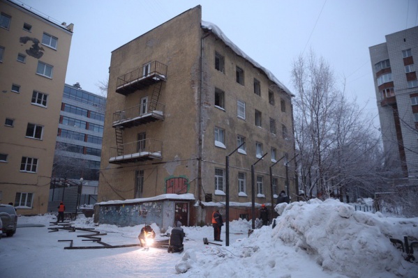 Дом на Каменской, 18 начали сносить утром 5 января Дом на Каменской, 18 начали сносить утром 5 января