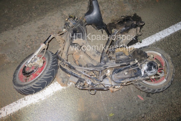 В темноте водитель автомобиля мог не увидеть мопед без включенных фар В темноте водитель автомобиля мог не увидеть мопед без включенных фар 