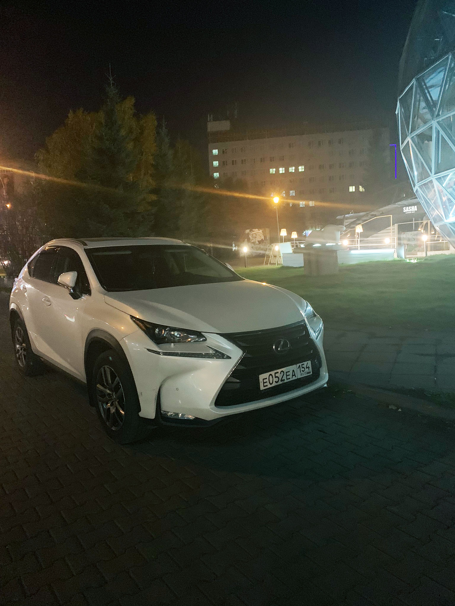 Lexus в пешеходной зоне Lexus в пешеходной зоне