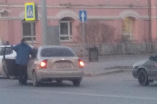 По словам очевидцев, это случилось на перекрестке улиц Советской и Челюскинцев По словам очевидцев, это случилось на перекрестке улиц Советской и Челюскинцев