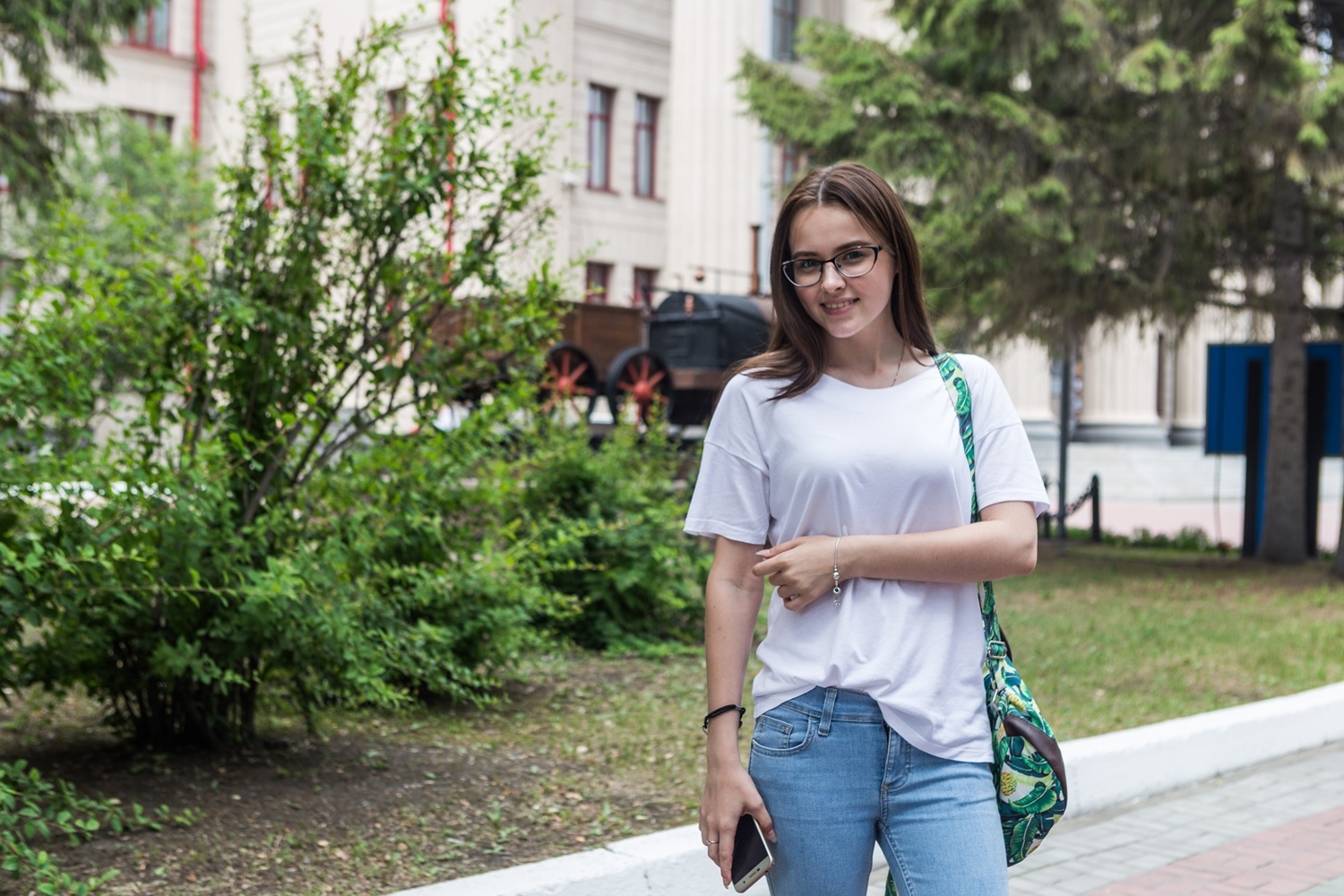Светлана рассказала, что многие из её знакомых решили пойти в НГАУ, потому что там меньше проходной балл Светлана рассказала, что многие из её знакомых решили пойти в НГАУ, потому что там меньше проходной балл 