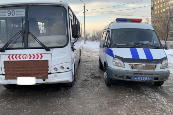 Автобус № 90 чаще всего возит студентов СФУ Автобус № 90 чаще всего возит студентов СФУ