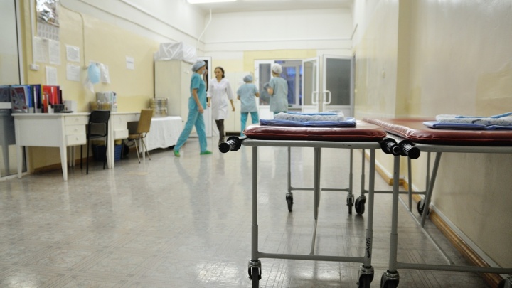 Екатеринбургские врачи год боролись за жизнь девочки, которая попала в страшное ДТП