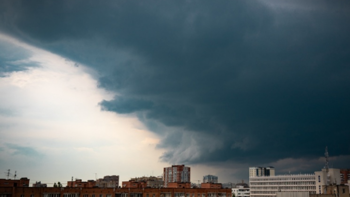 Ливень и сильный ветер: спасатели предупредили о резком ухудшении погоды в Ростове