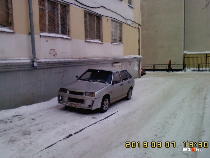 Больше всего автохамы любят бросать свои машины на тротуарах Больше всего автохамы любят бросать свои машины на тротуарах