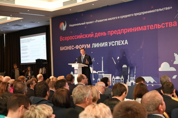 Дмитрий Азаров заверил бизнесменов, что всегда готов к конструктивной критике Дмитрий Азаров заверил бизнесменов, что всегда готов к конструктивной критике