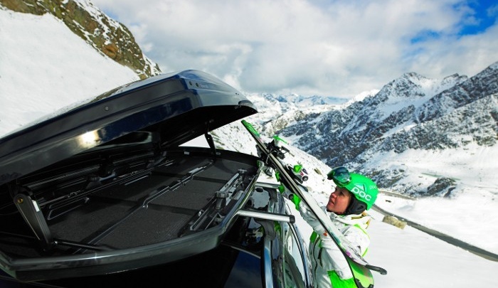 "Не высовывайте головы из авто, на дороге - лыжники": горожане готовятся к зимнему отдыху