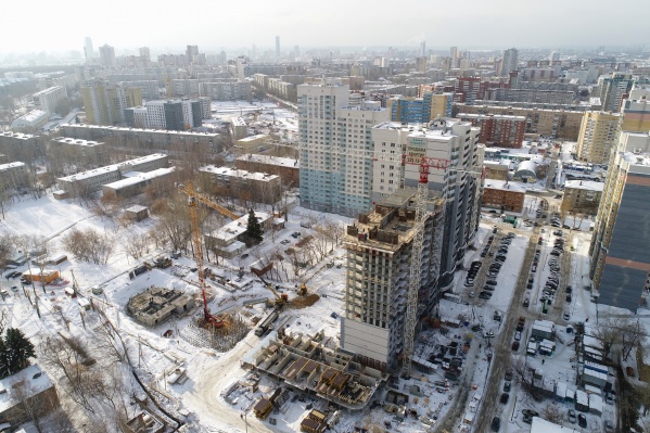 Новый жилой комплекс растет в квартале улиц Блюхера
— Раевского — Ирбитской — Данилы Зверева Новый жилой комплекс растет в квартале улиц Блюхера
— Раевского — Ирбитской — Данилы Зверева