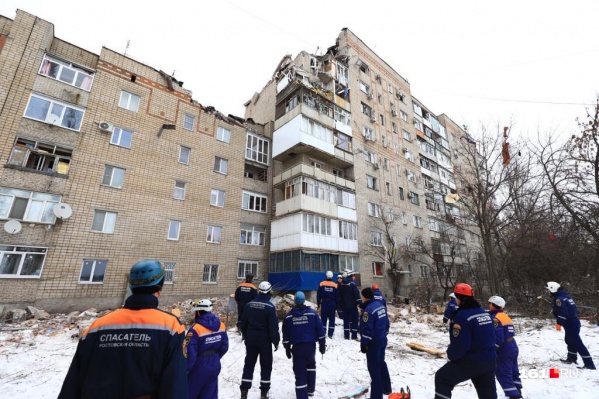 В пострадавших квартирах проживало 12 человек: семеро спасены, один погиб, судьба четверых неизвестна В пострадавших квартирах проживало 12 человек: семеро спасены, один погиб, судьба четверых неизвестна