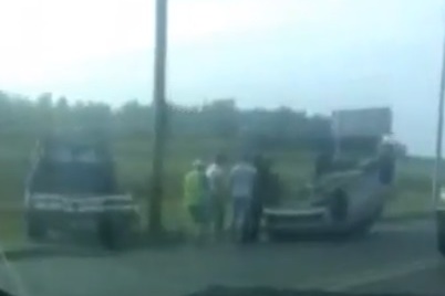 На помощь иномарке приехал эвакуатор На помощь иномарке приехал эвакуатор