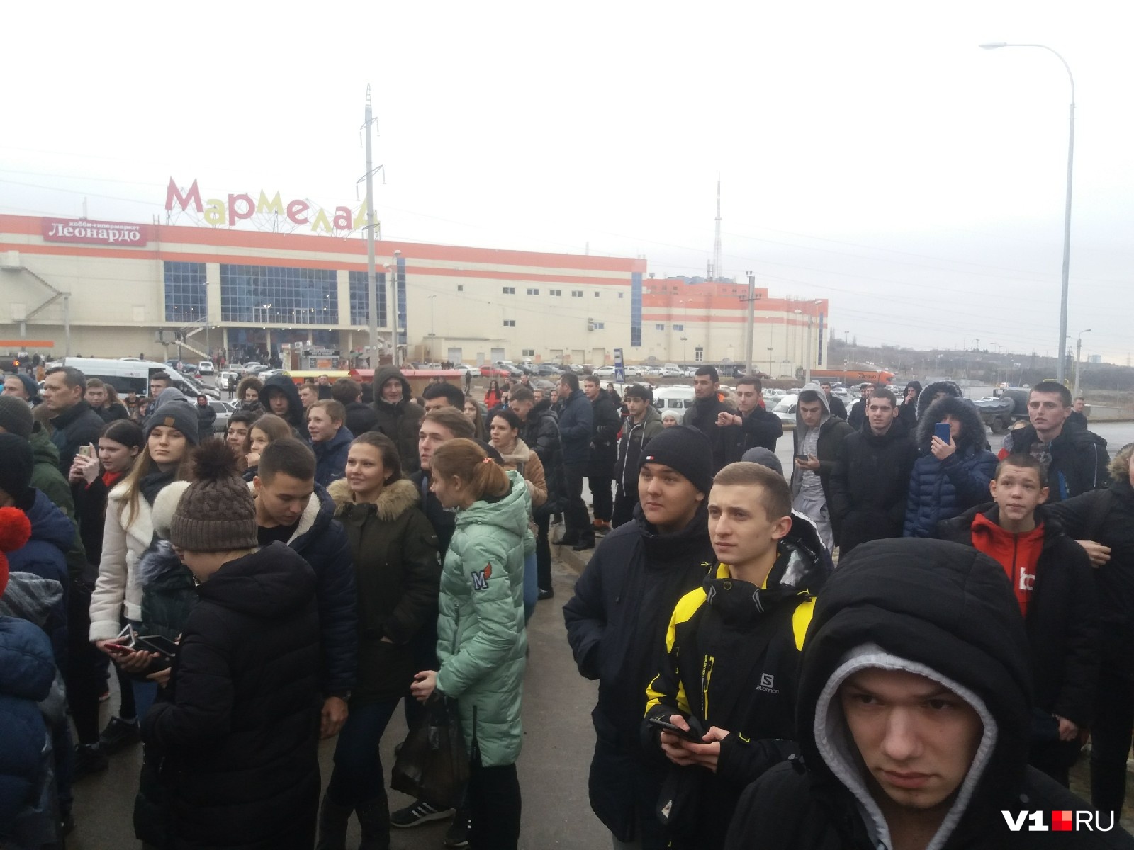 Видимо, этим детям новогодних подарков не хватило Видимо, этим детям новогодних подарков не хватило