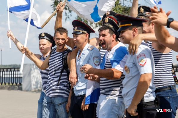Набережная погрузилась в атмосферу праздника Набережная погрузилась в атмосферу праздника