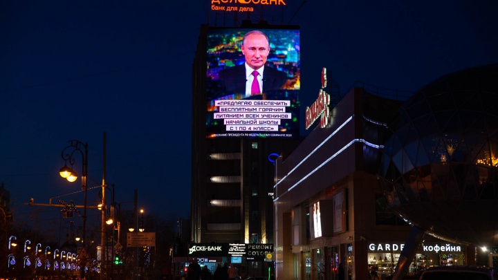 «Одни пойдут рожать, а остальные что?»: злая колонка журналиста о том, что не так с посланием Путина