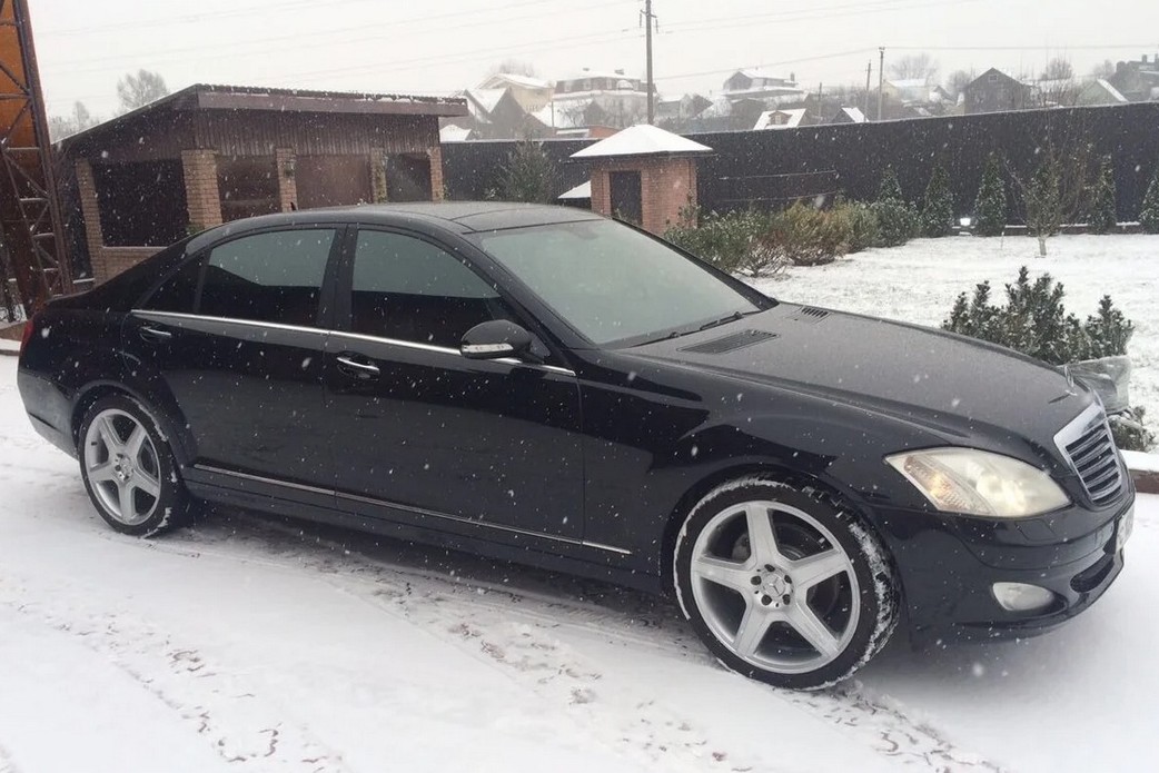 Владимир Путин использовал автомобиль на базе Mercedes-Benz S-класса W221, даже когда вышла более новая версия Владимир Путин использовал автомобиль на базе Mercedes-Benz S-класса W221, даже когда вышла более новая версия