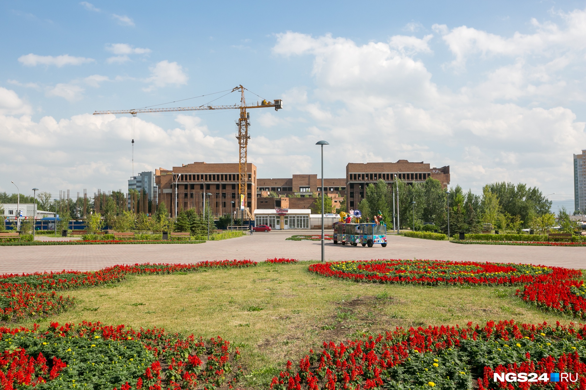 Когда-то здесь должен был быть новый центр города Когда-то здесь должен был быть новый центр города