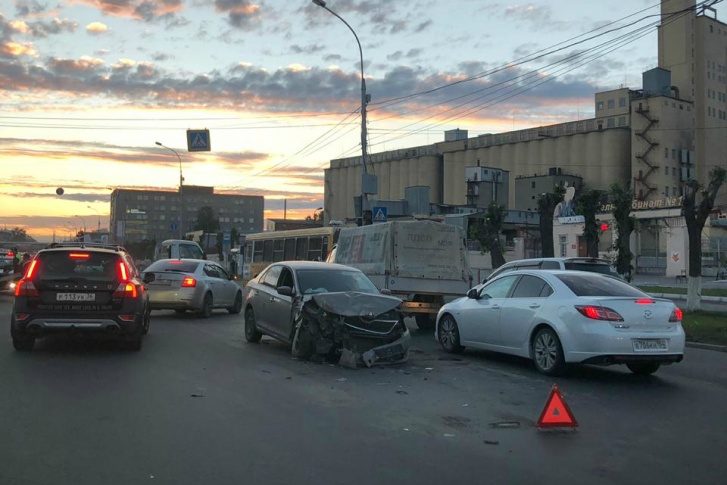 Гиперон на большевистской мебель