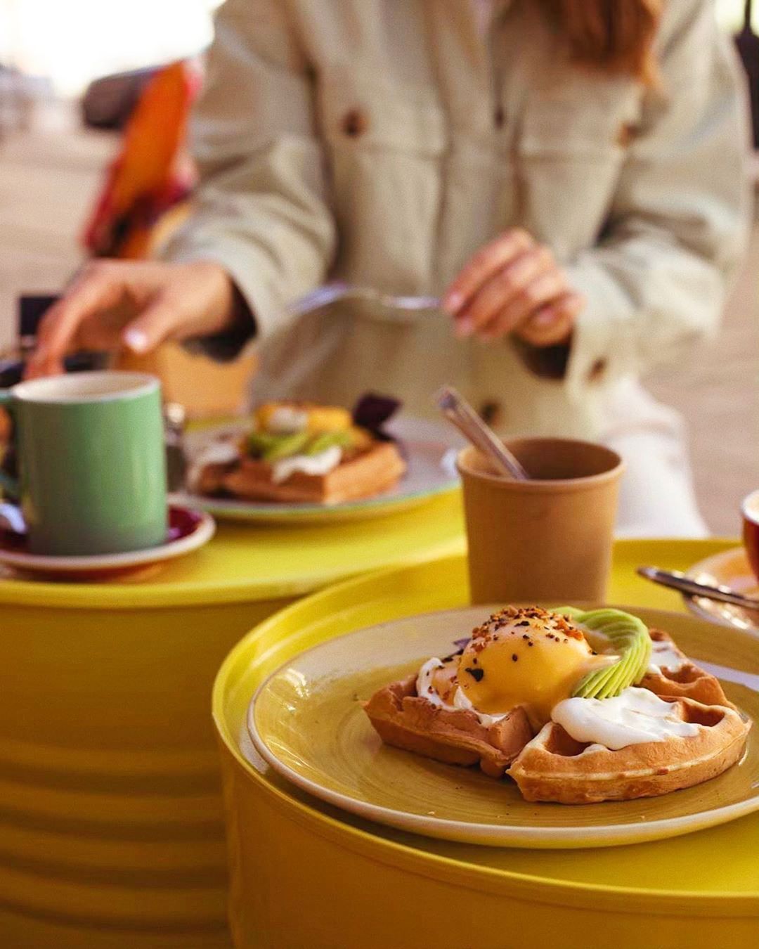 Где позавтракать в екатеринбурге. Вкусный завтрак. Завтрак студента. Подача завтрака. Вкусно поесть.