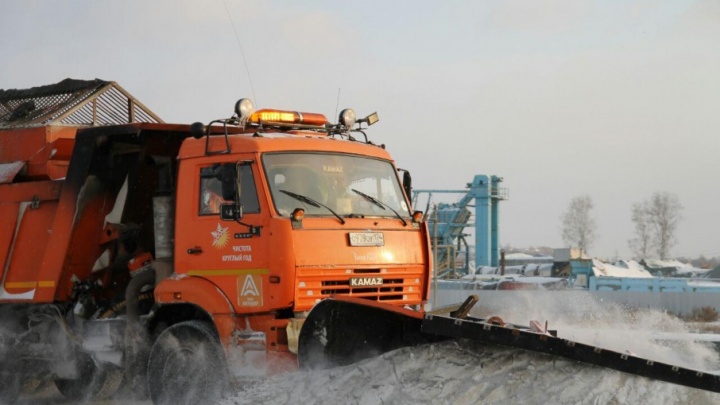 Для уборки от снега на трассу М-5 в Челябинской области вывели 40 дорожных машин