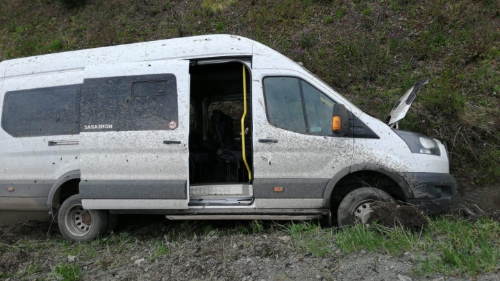 Владелец микроавтобуса, перевернувшегося на Московском тракте, работал без лицензии на перевозки
