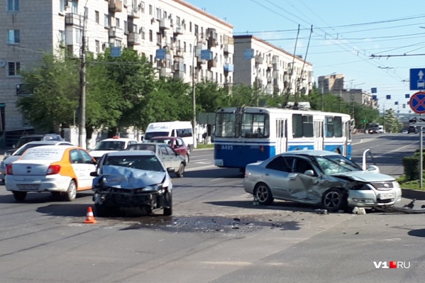 Авария произошла, когда на светофоре загорелся «жёлтый» Авария произошла, когда на светофоре загорелся «жёлтый»