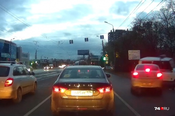 Авария произошла вблизи пересечения проспекта Победы и улицы Болейко Авария произошла вблизи пересечения проспекта Победы и улицы Болейко