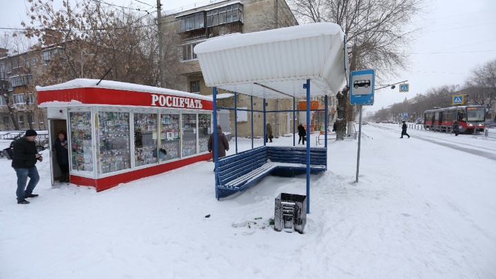 «Резко поплохело»: на остановке возле аптеки в Челябинской области умер мужчина